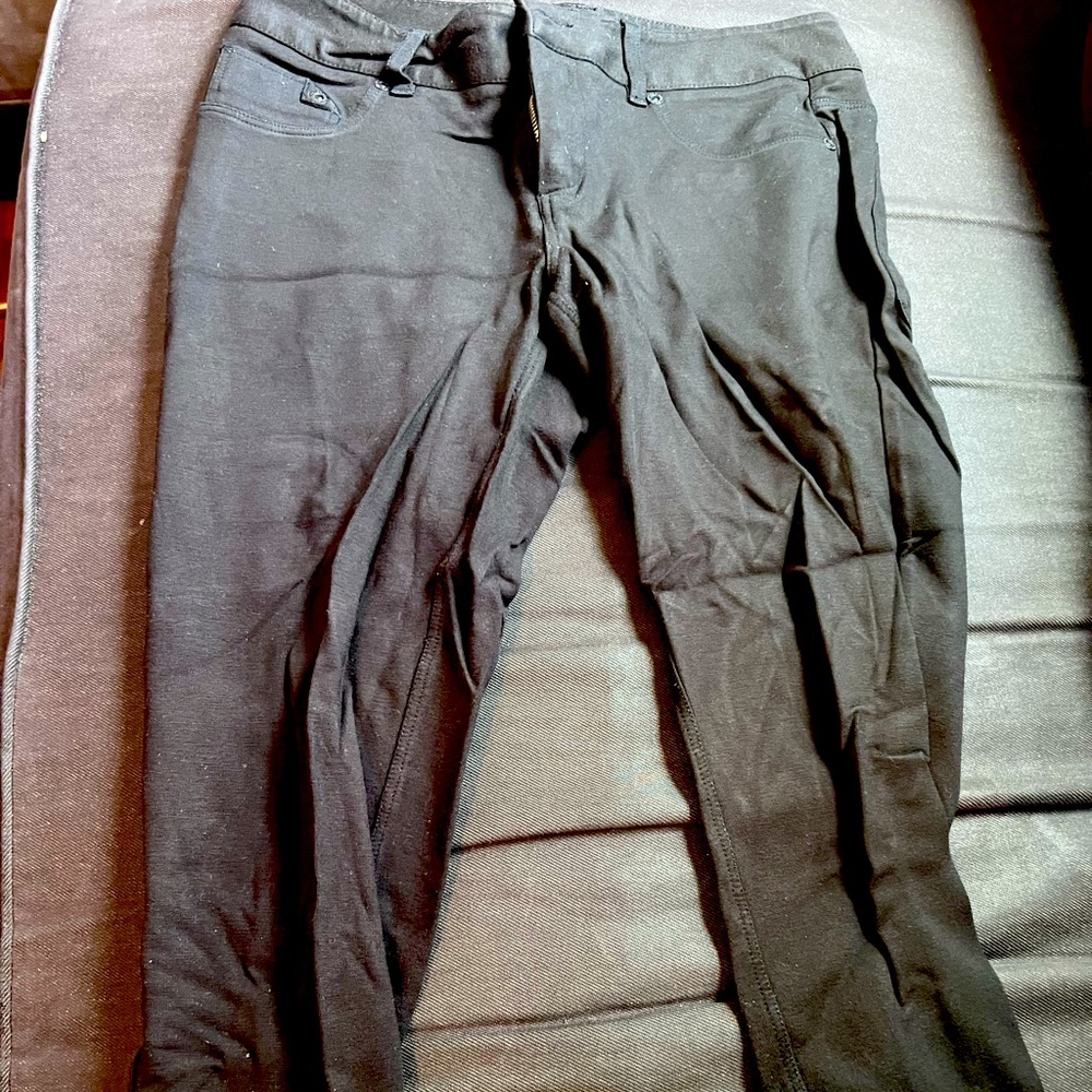 Black Capris